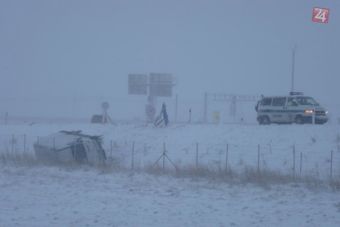 Ilustračný obrázok k článku Sneh už začína robiť problémy aj v okolí Popradu. V akcii sú všetky sypače